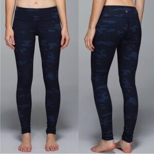 Lululemon Women 6 Heathered Texture Lotus Camo Oil Slick Blue Wunder Under Pant